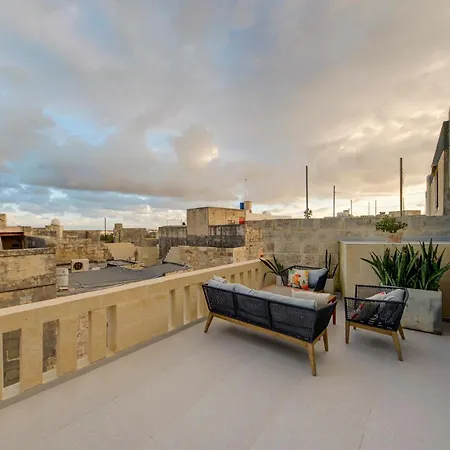 Modern With Spacious Terrace In By 360 Estates *