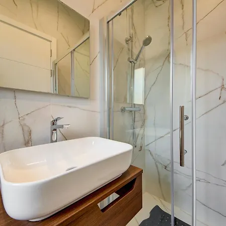 Appartement Modern With Spacious Terrace In By 360 Estates *