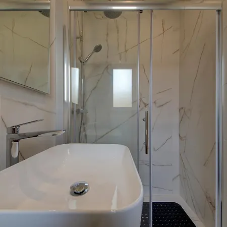 Appartement Modern With Spacious Terrace In By 360 Estates