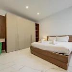 Апартаменты Modern With Spacious Terrace In By 360 Estates *