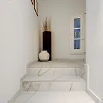 Modern With Spacious Terrace In By 360 Estates Апартаменты Аттард