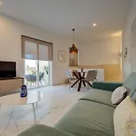 Апартаменты Modern With Spacious Terrace In By 360 Estates
