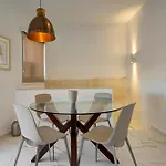 Modern With Spacious Terrace In By 360 Estates Апартаменты Аттард