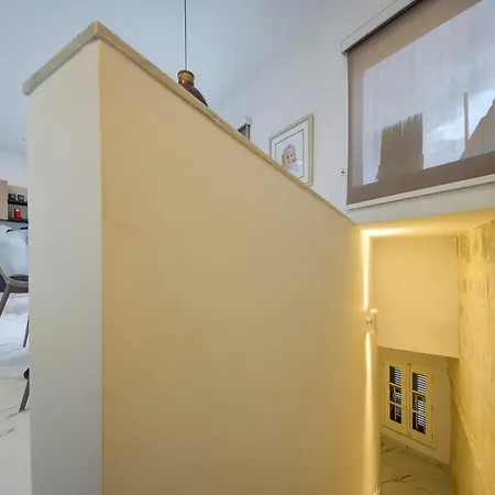 Modern With Spacious Terrace In By 360 Estates Apartment *