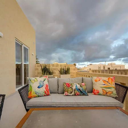 Modern With Spacious Terrace In By 360 Estates Apartment *