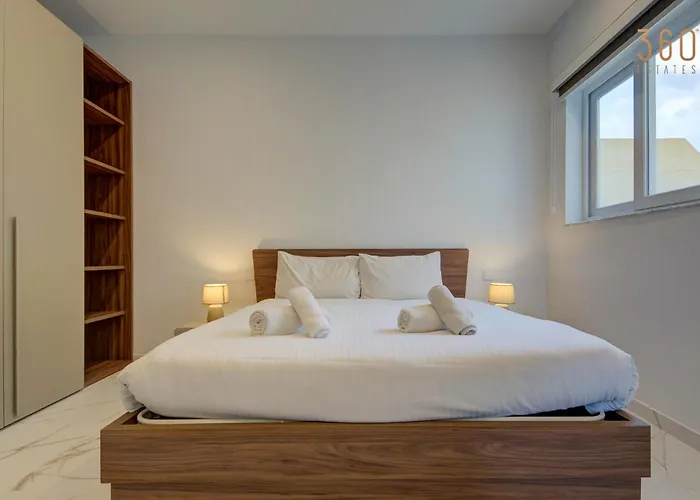 Διαμέρισμα Modern With Spacious Terrace In By 360 Estates