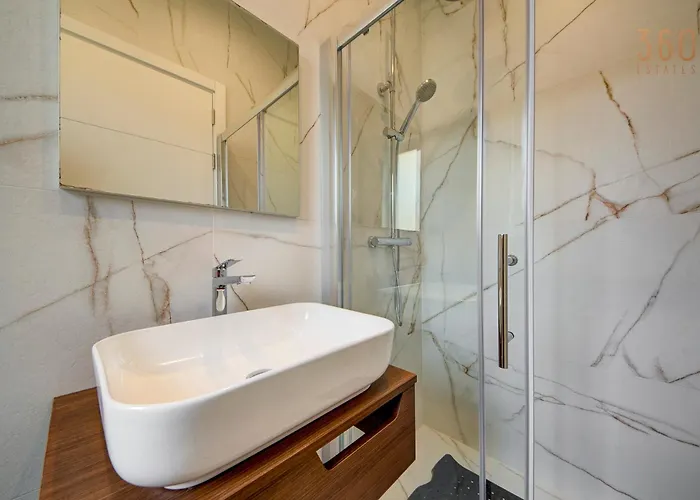 Διαμέρισμα Modern With Spacious Terrace In By 360 Estates *